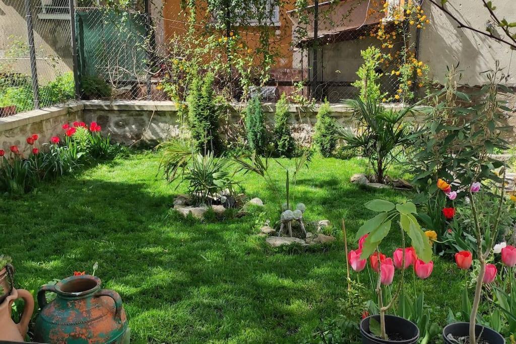 A Lovely 2 Bedroom Apartment In The Heart Of Sofía Exterior foto